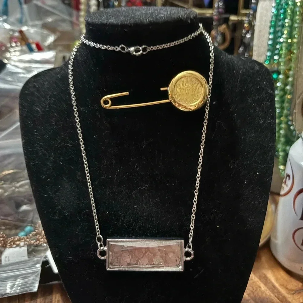 Silver Tone Necklace